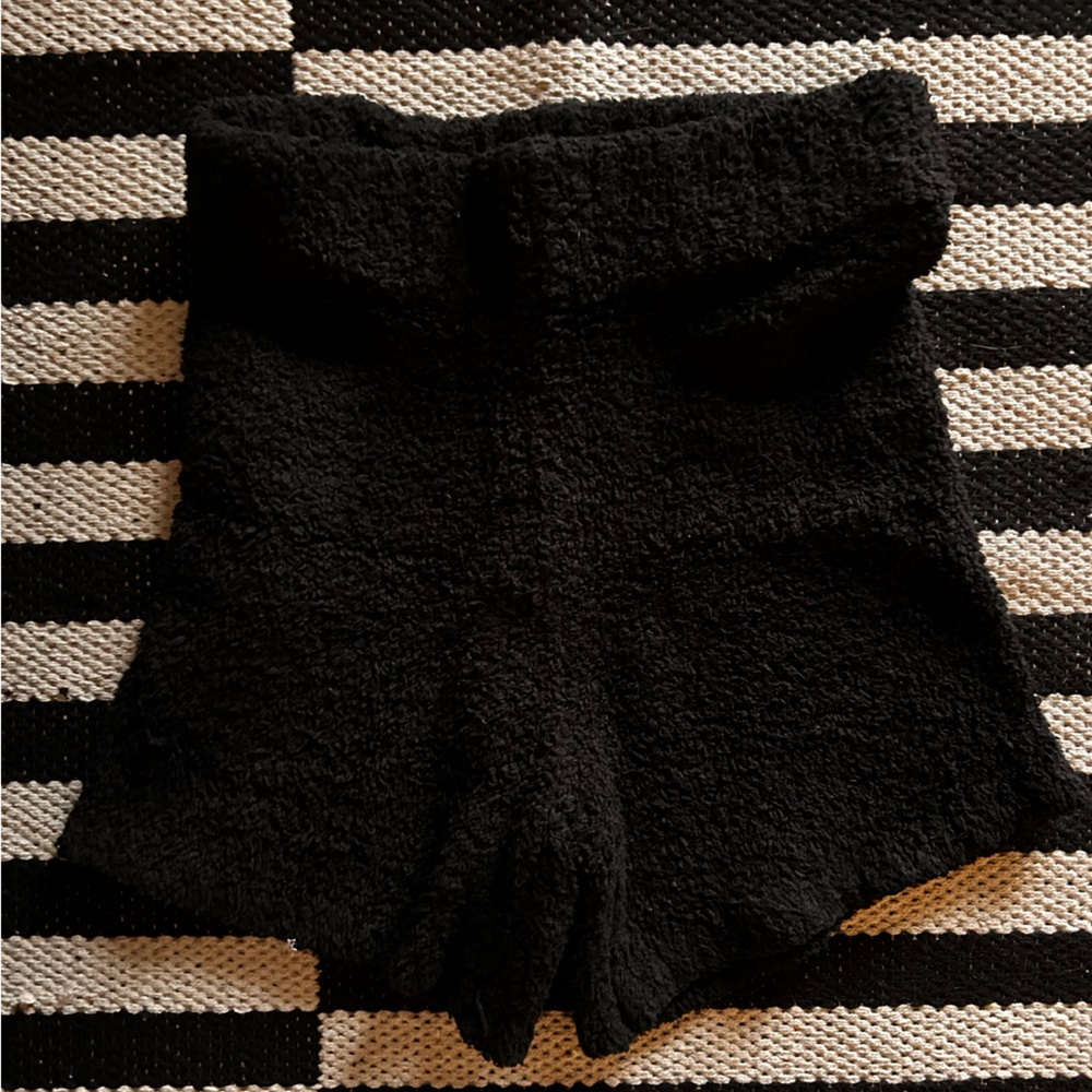 SKIMS cozy collection halter top and bike shorts - Picture 7 of 11